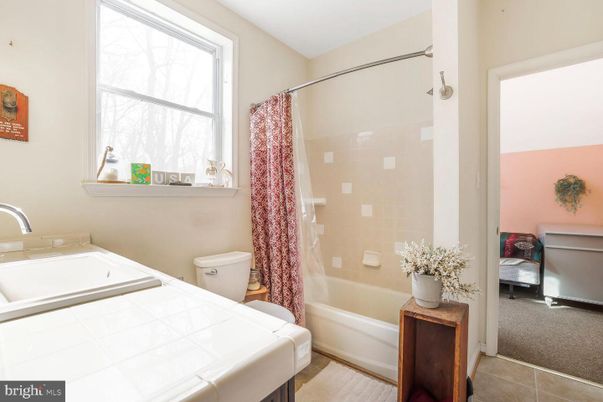 Bathroom, Interior, Tile Countertops