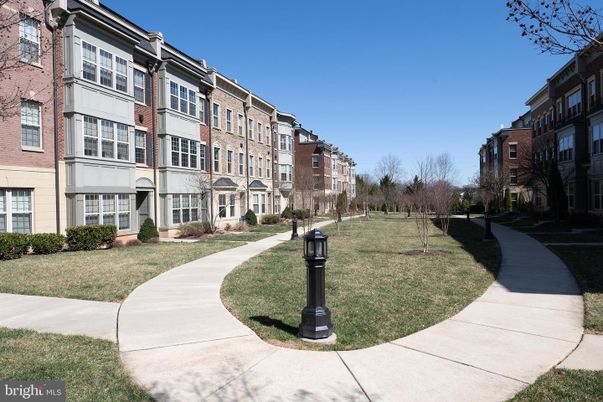 Exterior, Facade, Rowhouse