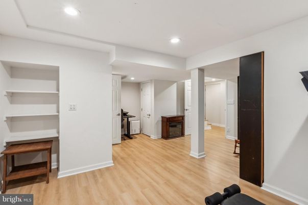 Interior, Recessed Lighting, Wood Texture Flooring