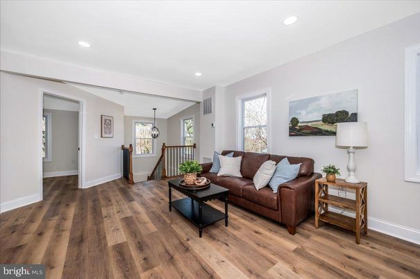 Interior, Living room, Pendant Lights, Recessed Lighting, Wood Texture Flooring