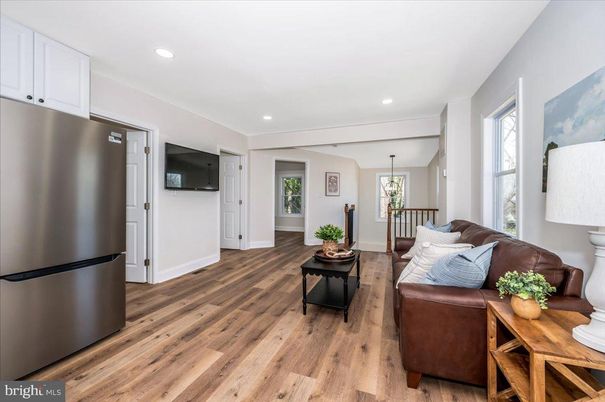 Interior, Kitchen, Living room, Pendant Lights, Recessed Lighting, Stainless Steel Appliances, Wood Texture Flooring
