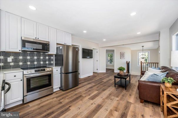Interior, Kitchen, Living room, Pendant Lights, Recessed Lighting, Stainless Steel Appliances, Wood Texture Flooring
