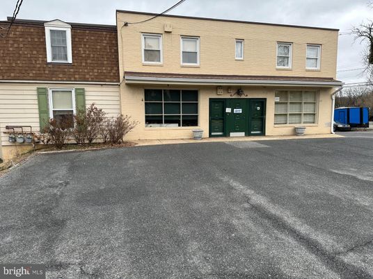 Attached, Exterior, Facade, Cape Cod