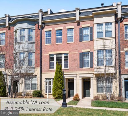 Exterior, Facade, Brick Facade, Rowhouse