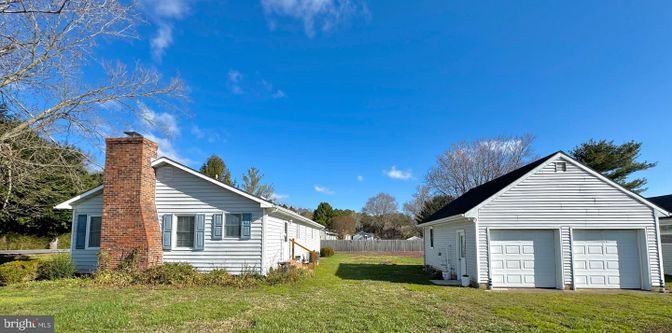 Backyard, Detached Garage, Exterior