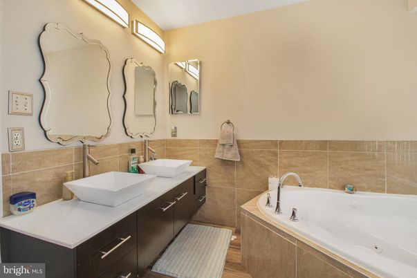 Bathroom, Dual Sink Vanities, Interior