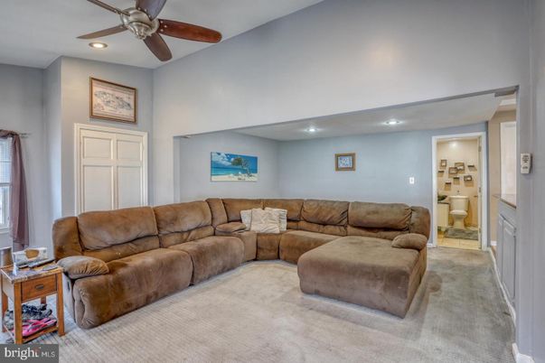 Bathroom, Interior, Living room, Recessed Lighting