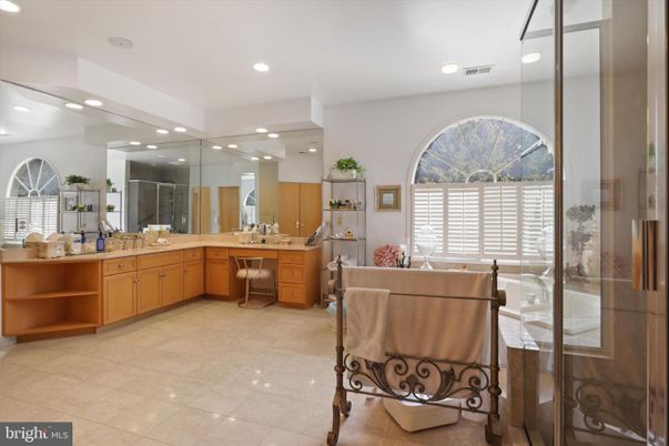 Bathroom, Dual Sink Vanities, Interior, Recessed Lighting
