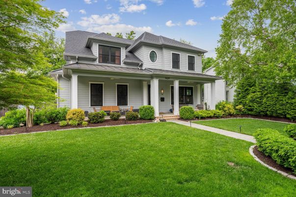 Exterior, Facade, American Foursquare