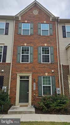 Exterior, Facade, Brick Facade, Rowhouse