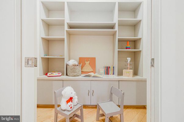 Interior, Walk-in Closets, Wood Texture Flooring