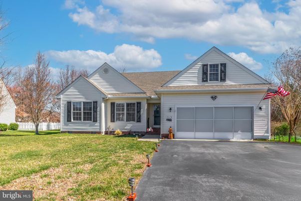 Attached, Exterior, Facade, Farmhouse
