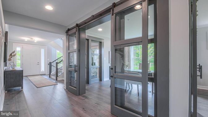 Interior, Recessed Lighting, Wood Texture Flooring