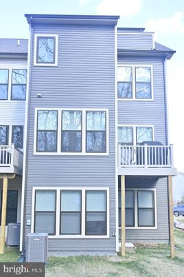 Exterior, Facade, Rowhouse