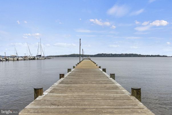 Exterior, Lake