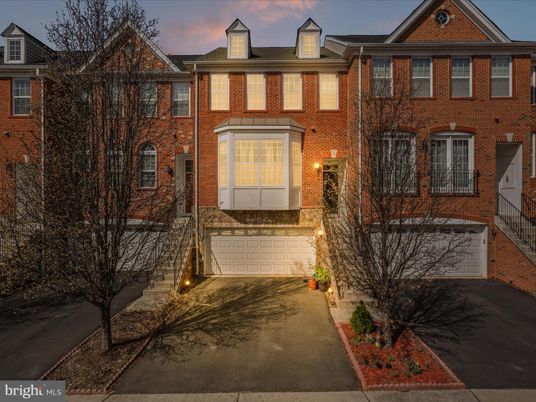 Attached, Exterior, Facade, Brick Facade, Georgian