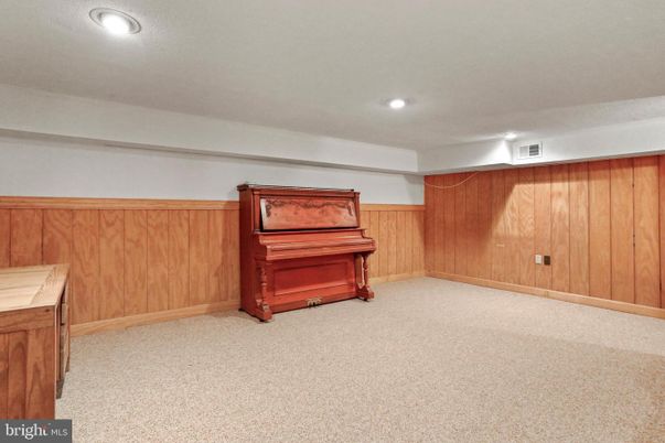 Interior, Piano, Recessed Lighting, Wooden Walls