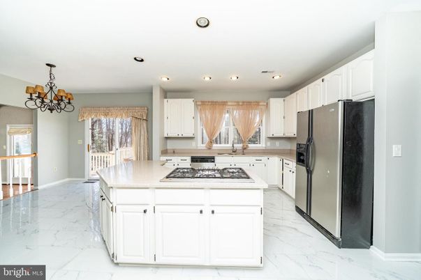 Chandelier, Interior, Kitchen, Marble, Recessed Lighting