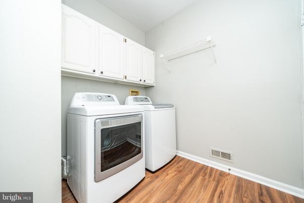 Interior, Washer, Wood Texture Flooring