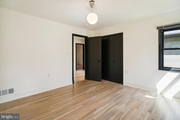 Empty room, Interior, Pendant Lights, Wood Texture Flooring