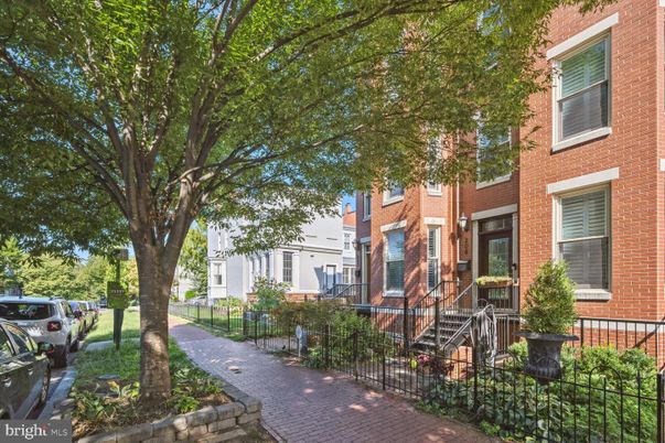 Exterior, Facade, Brick Facade, Rowhouse