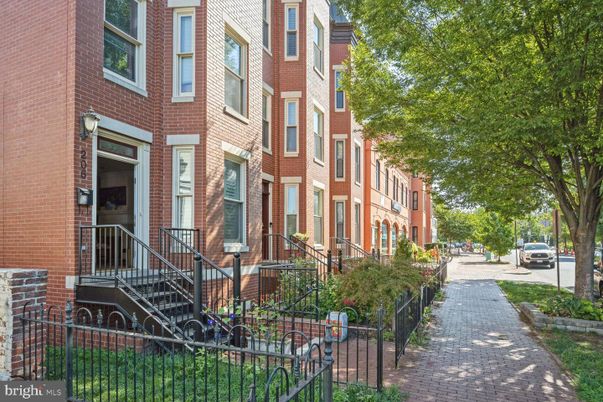 Exterior, Facade, Brick Facade, Rowhouse