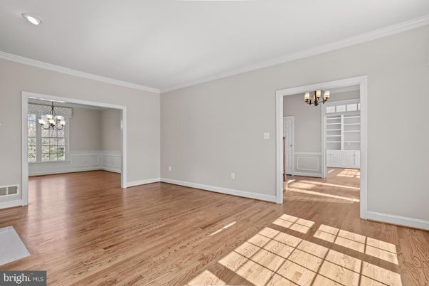 Chandelier, Empty room, Interior, Wood Texture Flooring