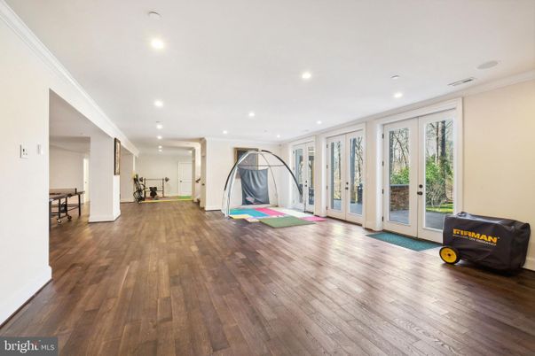 Fitness Equipment, Interior, Recessed Lighting, Wood Texture Flooring