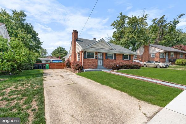 Exterior, Facade, Brick Facade, Cape Cod