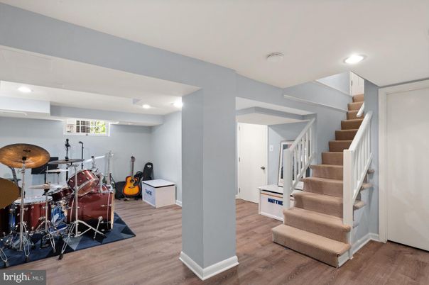Fitness Equipment, Interior, Recessed Lighting, Wood Texture Flooring