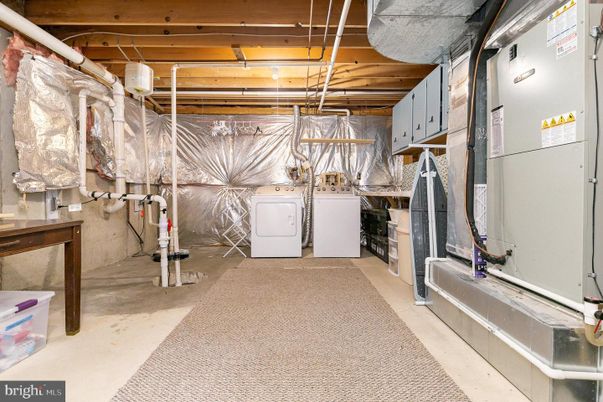 Interior, Washer, Wooden Beams