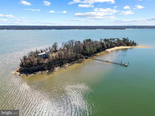 Exterior, Lake