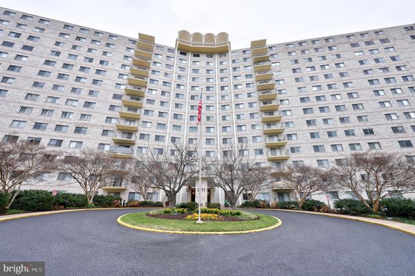 Exterior, Facade, Condo Building