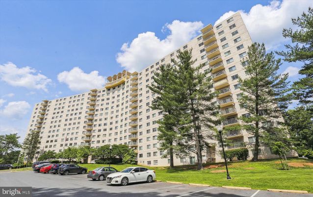 Exterior, Facade, Condo Building