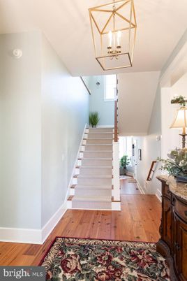 Interior, Pendant Lights, Wood Texture Flooring