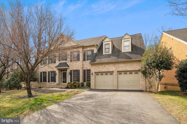 Attached, Exterior, Facade, Cape Cod