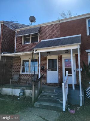 Exterior, Facade, Brick Facade, Rowhouse