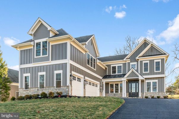 Attached, Exterior, Facade, Farmhouse