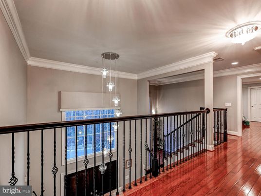 Interior, Pendant Lights, Recessed Lighting, Wood Texture Flooring