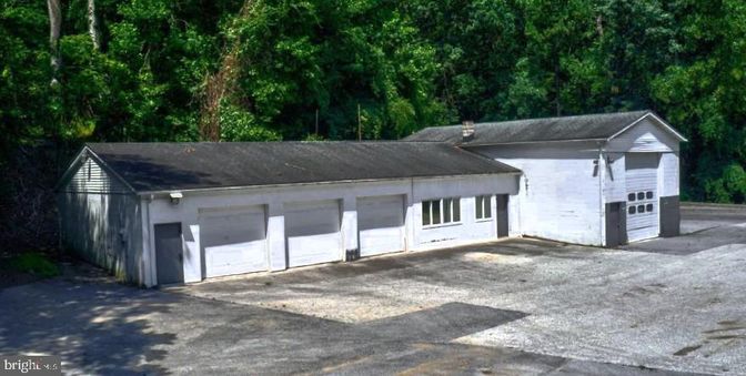 Detached Garage, Exterior