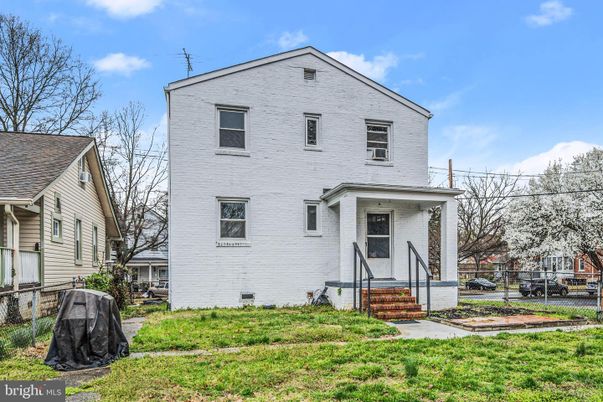 Backyard, Exterior, Facade, American Foursquare