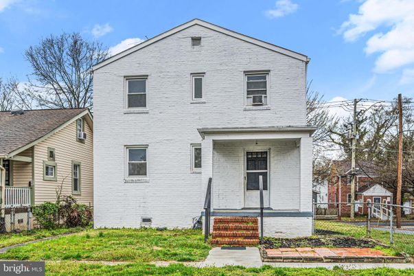 Exterior, Facade, Farmhouse