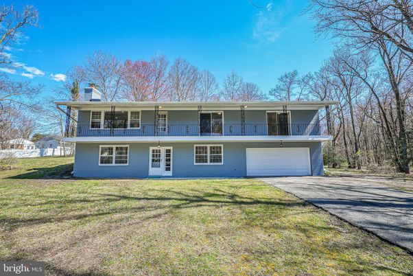 Attached, Exterior, Facade, Raised Ranch