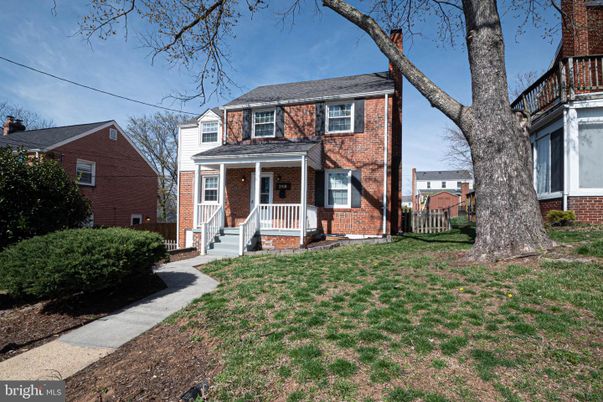 Exterior, Facade, Brick Facade, Georgian