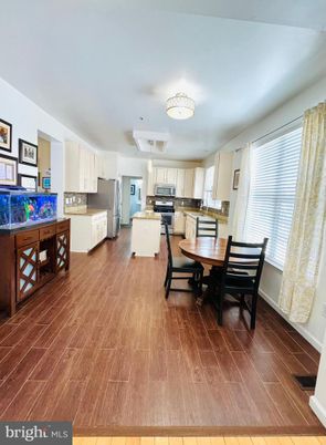 Dining room, Interior, Kitchen, Stainless Steel Appliances, Wood Texture Flooring
