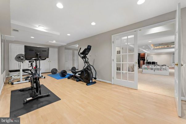 Fitness Equipment, Interior, Recessed Lighting, Wood Texture Flooring