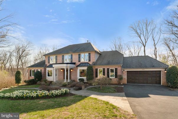 Attached, Exterior, Facade, Brick Facade, Georgian
