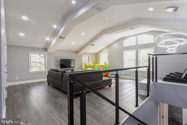 Interior, Living room, Pendant Lights, Recessed Lighting, Wood Texture Flooring