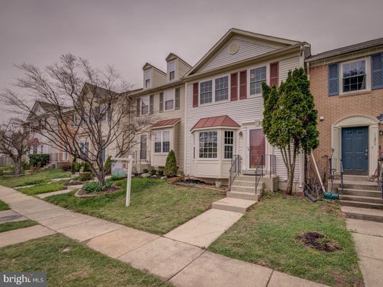 Exterior, Facade, Brick Facade, Georgian