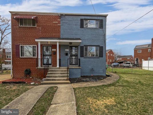 Exterior, Facade, Brick Facade, Raised Ranch